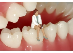 钢丝牙齿矫正的危害大吗（钢丝矫正牙齿对牙齿有损伤）(图2)